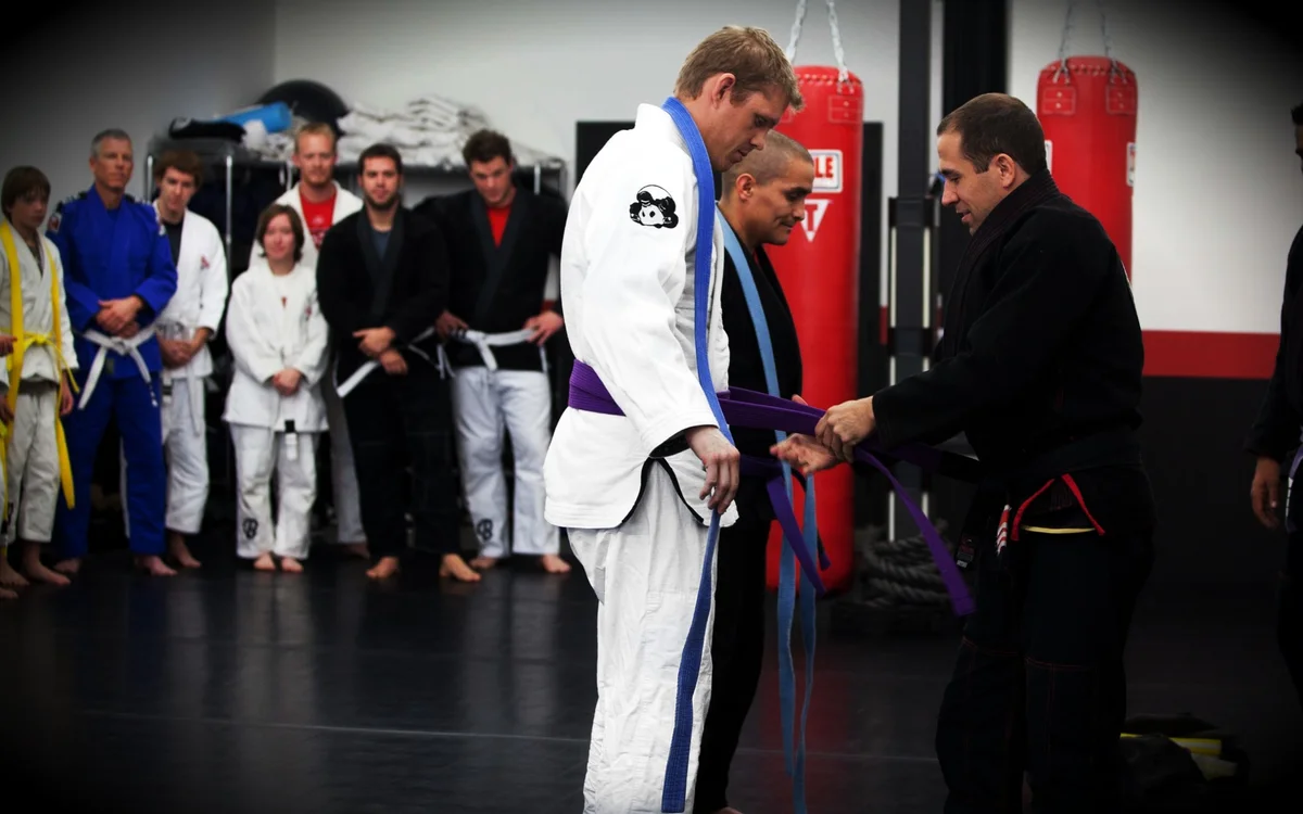 Busy BJJ facility image